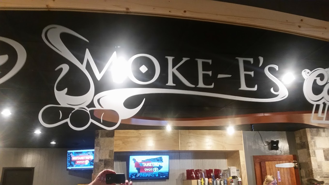 Smoke-e's Bar & Grill